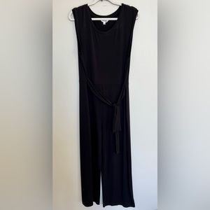 Steve Madden cropped jumpsuit. Soft fabric, sleeveless with a waist tie.